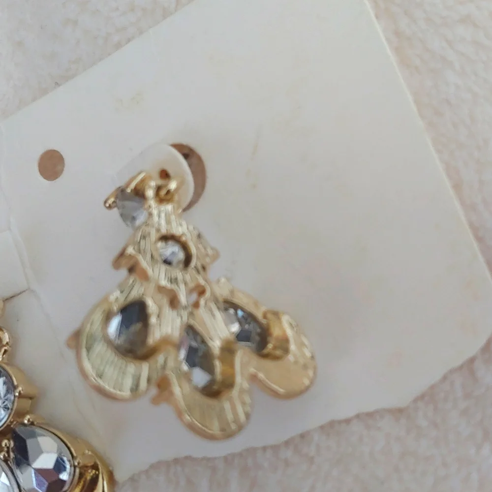 SALE 2 for $7: Metal Dangle Earrings NWOT - Picture 8 of 8